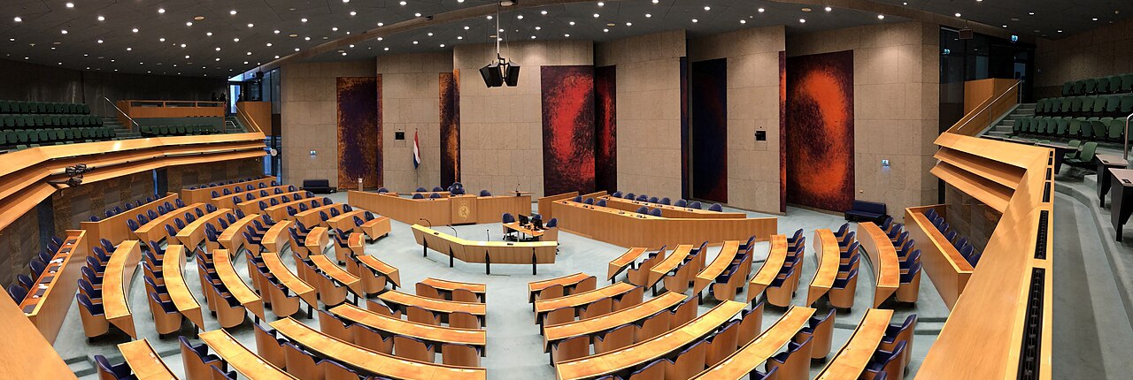 Plenaire_zaal_Tweede_Kamer_-_panorama (1) Plenaire zaal Tweede Kamer