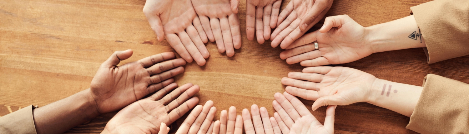 Handen in kring